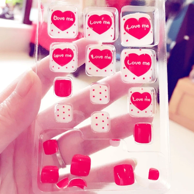

24Pcs Stylish Red Heart Tips Love Me False Toe Fake Nails Manicure Tools J57