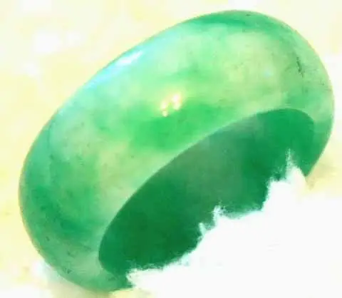 

2083 GREEN JADE RING GRADE A JADEITE