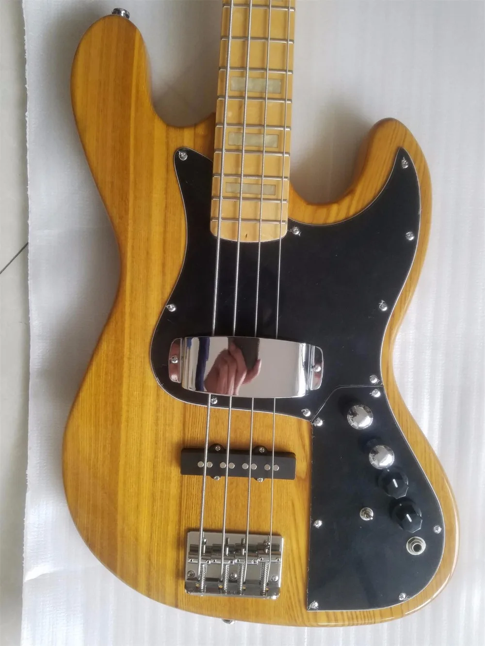 

Marcus Miller Bass Stock Custom Shop Factory F 4 Strings Ash Wood Body Natural Color 9V Battery Free Shipping