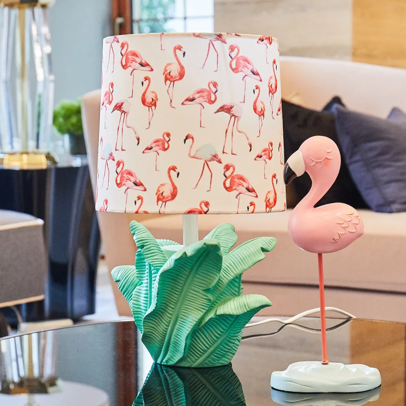 

Banana Leaves table Light Home Fashion Bedside Table Light Desk Lamp For Bedroom Decorative With Flamingo Lampshade Desk Lampara