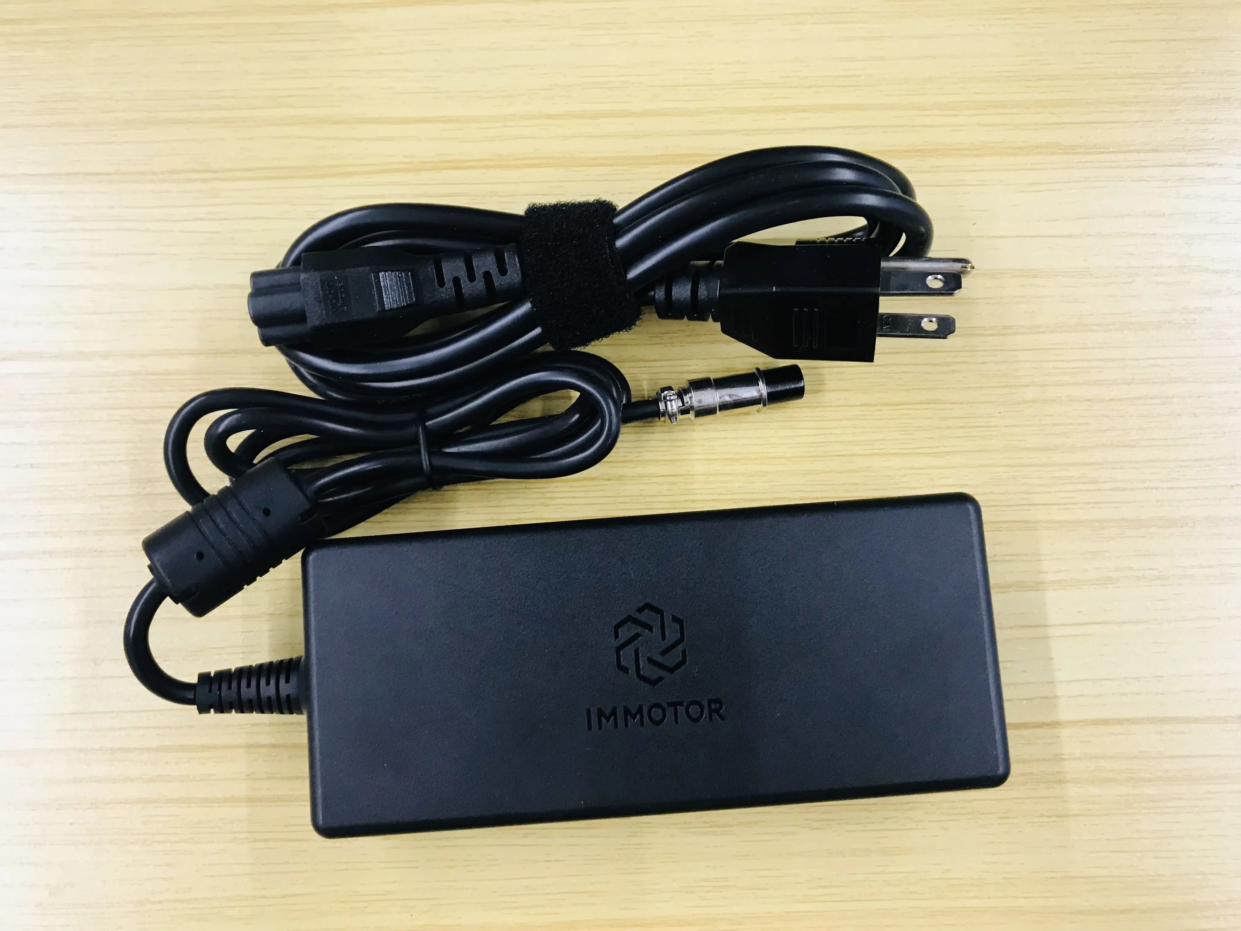 

Original IMMOTOR three-wheel Electric scooter charger, INPUT 100-240V, OUTPUT: 54V 1.85A, original accessories