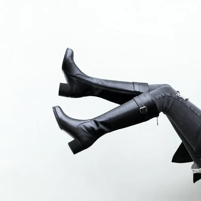 Женские роскошные кожаные сапоги до колена; модные удобные мотоциклетные сапоги на квадратном каблуке; женские высокие сапоги с круглым носком; женская черная обувь; Winte