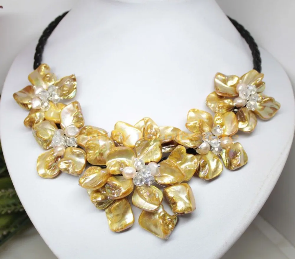 

Free shipping hot sale Women Bridal Wedding Jewelry >>mother of pearl shell handmade pearl crystal 5flower pendant necklace