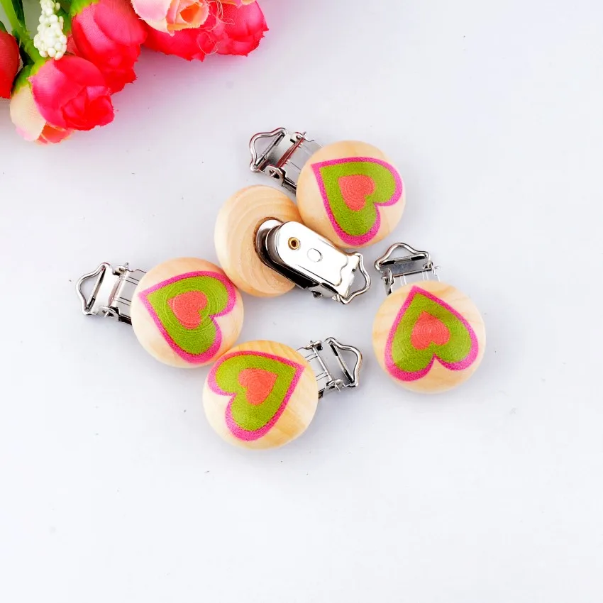 

5PCs Baby Pacifier Clips Mixed Heart Pattern Nature Wood Metal Holders Cute Infant Soother Clasps Accessories 4.4x2.9cm