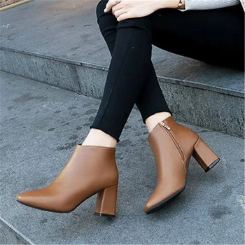 

New autumn/winter 2018 European short boots with thick and high heel Martin boots side zipper simple women's single bare boots