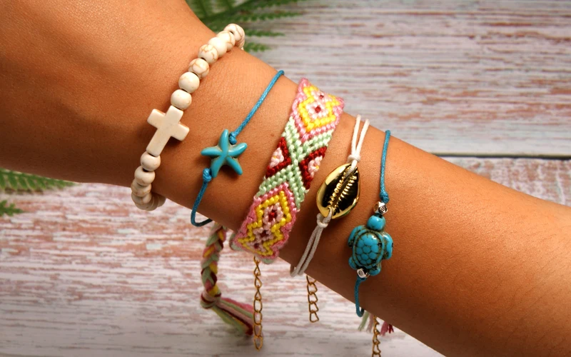 MOON GIRL 5 Pieces Puka Shell Bracelet Set Turtle Starfish Cross Beads Boho Weave Bracelet for Women Friendship Jewelry Dropship