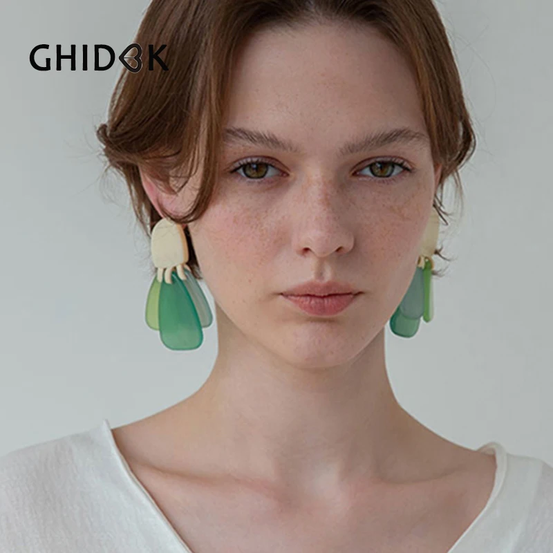 

GHIDBK Macaron Candy Color Transparent Irregular Petal Acrylic Earrings Sweet Romantic Drop Earring Lovely and Cute Earring Aros