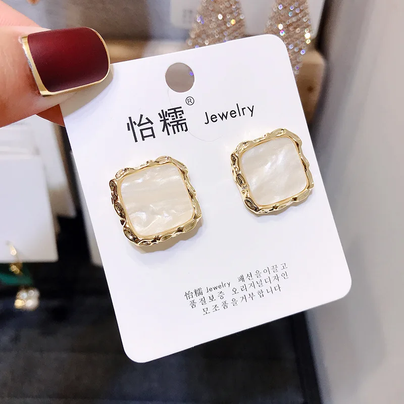 

2019 New Korea's New Famous Woman Golden Edge Geometric Ear Jewelry With Elegant Retro Ear Nails Bohemia For Women