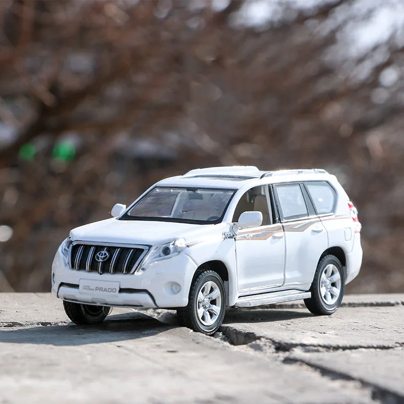 

Free shipping 1:32 TOYOTA LAND CRUISER PRADO Alloy Metal Car Model Toys With Pull Back For Kids Birthday Gifts High simitation