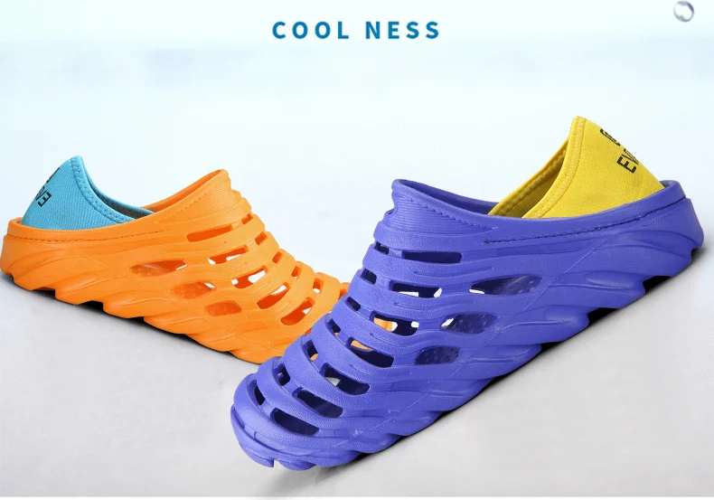 Дизайнерские мужские пляжные сандалии с дырочками, студенческие наклейки, нескользящие легкие тапочки, дышащая обувь на плоской подошве, садовая обувь, большие размеры