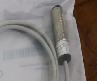 

Free Shipping 2pcs/Lot New Switch VTE18-4N4212 diffuse reflection photoelectric sensor
