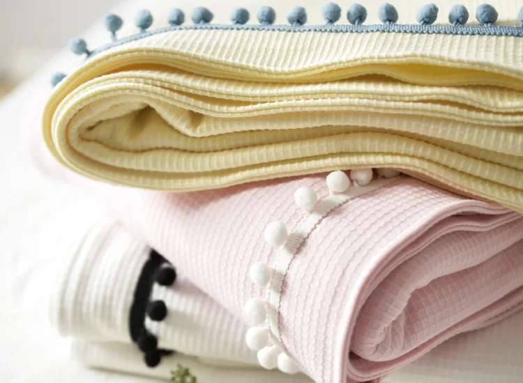 

200x150m simple yellow/white/pink color pompom decorative knitted blanket conditioning blanket Spring/summer sofa throw bed