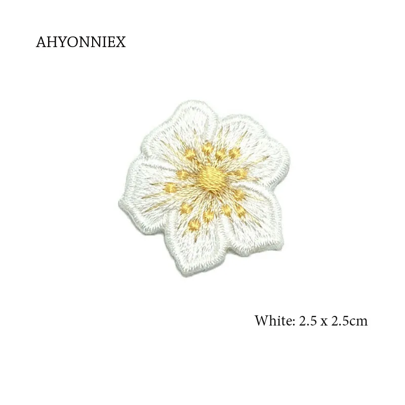 AHYONNIEX 8 цветов маленькая вышивка цветок патчи железная аппликация для одежды DIY аксессуары железные патчи для одежды - Цвет: White Color