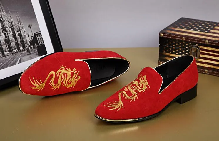 Новинка; стильные мужские туфли ручной работы из нубука с роскошной вышивкой; вечерние и свадебные мужские лоферы