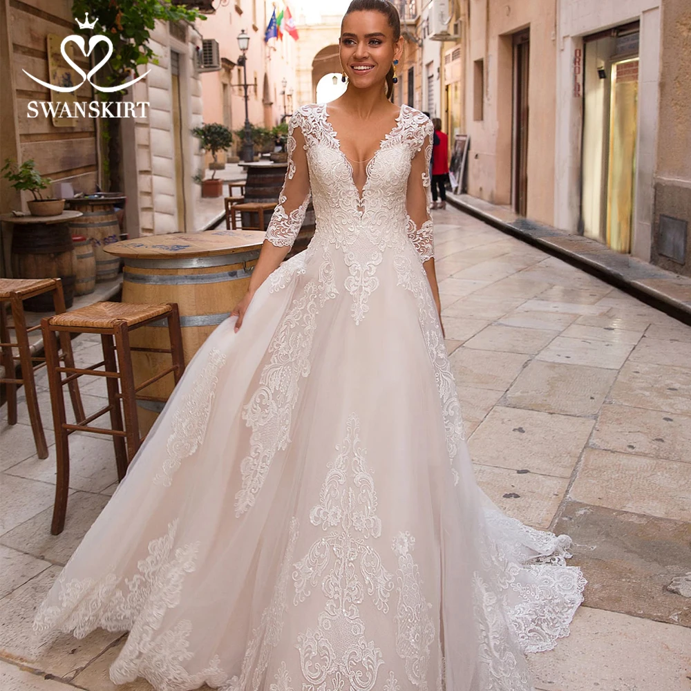 

Sexy V-neck Appliques Wedding Dress SWANSKIRT Half Sleeve Lace up A-Line Court Train Princess Bridal Gown Robe De Mariage LZ10