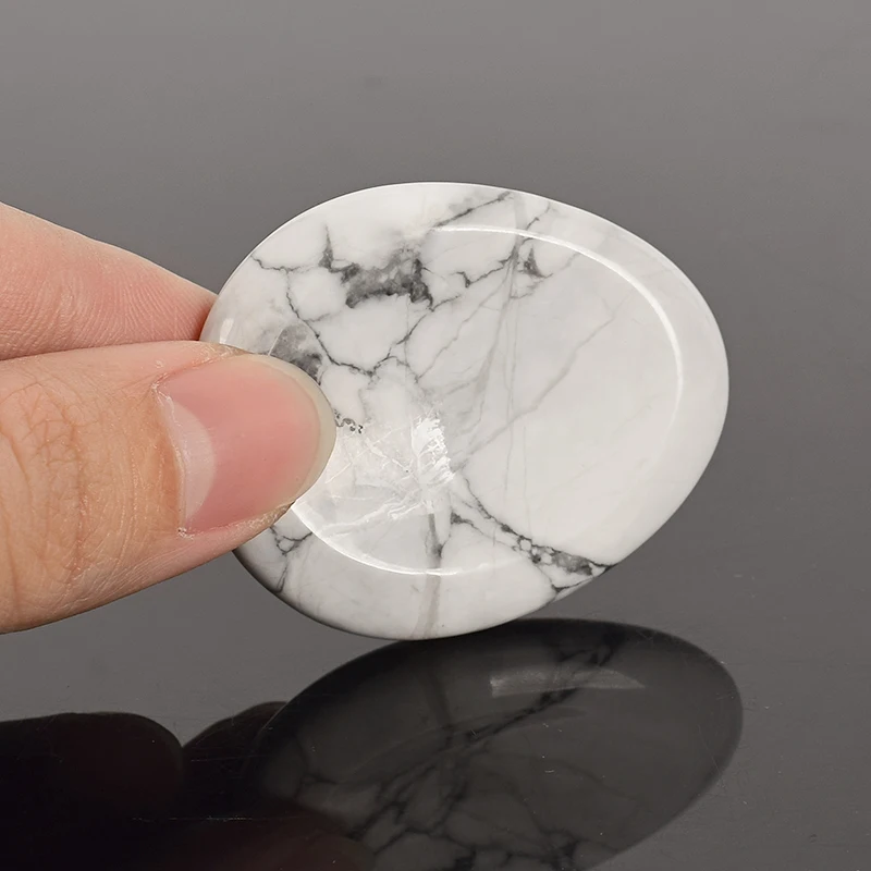 

48*40*8 mm Natural white howlite Thumb Worry Stone Portable mineral quartz Crystals for Anxiety Healing Reiki Oval Palm Stones