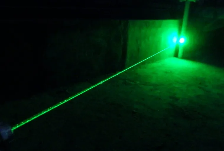 Cigarros + Óculos de Lazer Aaa de Alta Potência Militar m 532nm Green Laser Pointer Queimar Lanterna Fósforo Aceso Caça 500 w 500000 15 High Quality Esporte e Lazer