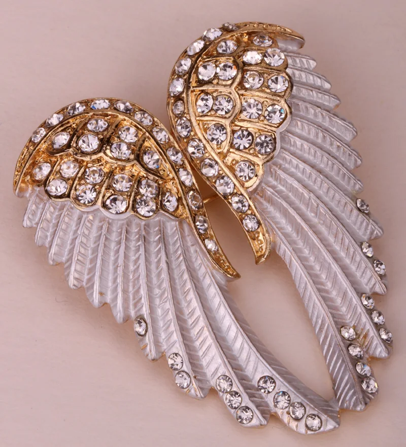 YACQ Ангел брошь крылья булавка, кулон для женщин Байкер ювелирные изделия подарки для мамы ее жены подруги W кристалл дропшиппинг BD03 - Окраска металла: gold clear crystal