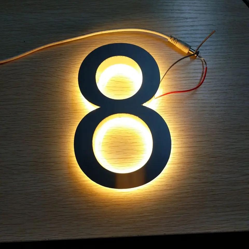 стеклянная вывеска с подсветкой. цифры с подсветкой. объемные металлические буквы. светящийся номер квартиры. светящиеся цифры.