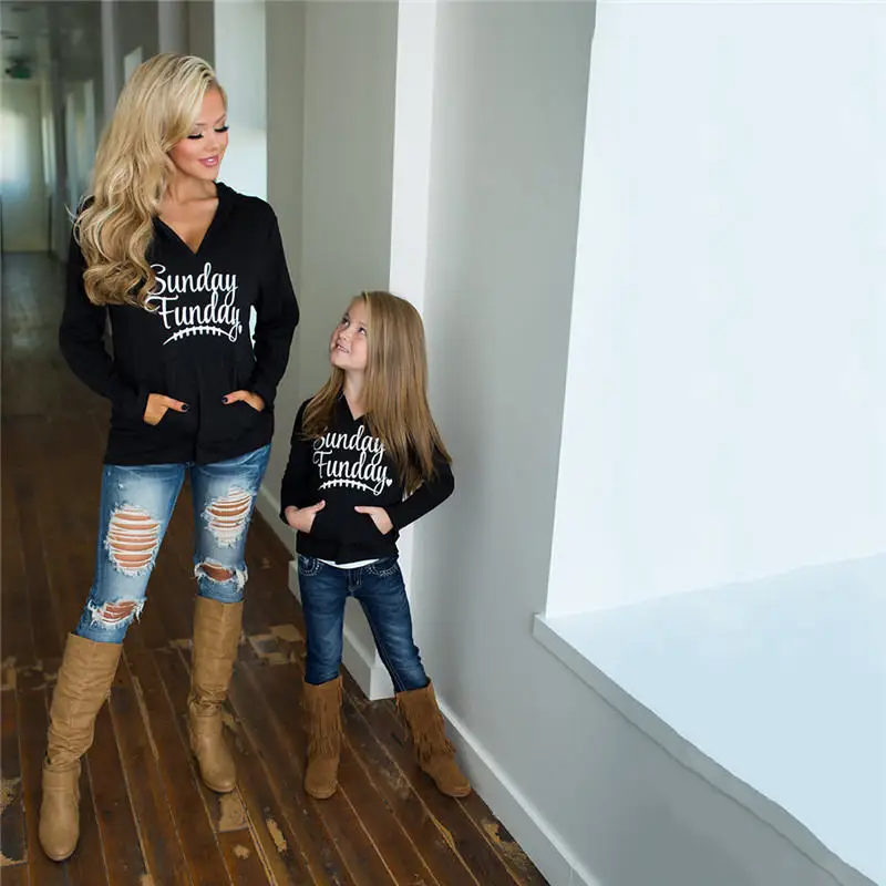 

Family Matching Sweaters Outfits Girls Radish Jacquard Knitted Cardigan Mother Daughter Clothes Coat Outwear E0241