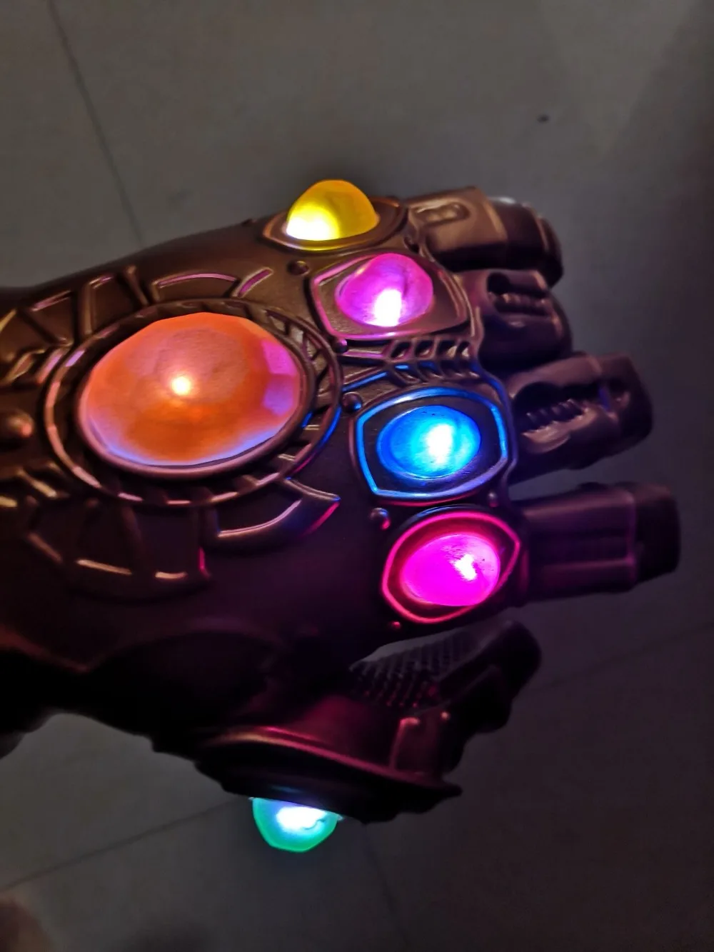 Светодиодный светильник Thanos Infinity Gauntlet Мстители Бесконечность войны косплей светодиодный перчатки ПВХ/латекс фигурка модель игрушки Хэллоуин реквизит