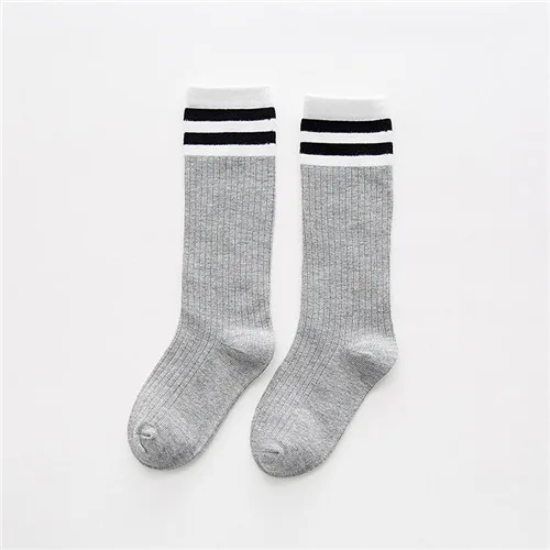 Light grey Гольфы для маленьких мальчиков и девочек Хлопковые гольфы детские От 1 до 5 лет теплые гетры, носки для маленьких девочек весенне-осенние носки в полоску - Цвет: Light grey