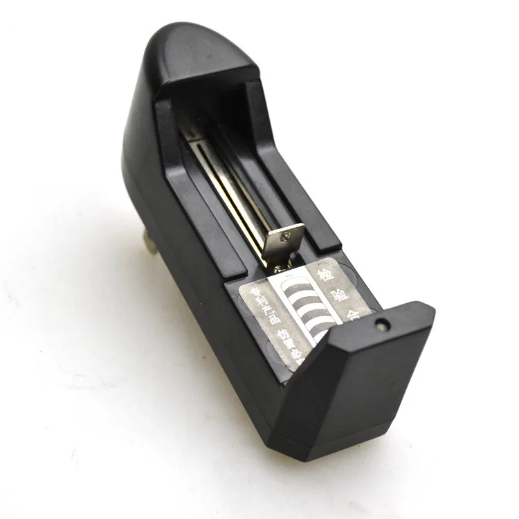 

18650 Charger universal Charge 3.7V Electronic cigarette battery and Flashlight battery Single slot Charger EU / US plug