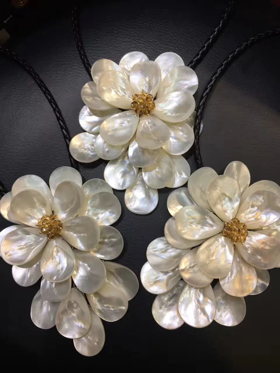 LJHMY  Crystal Beads White Sea Shell Flower Necklace for Women Statement Bib Necklaces