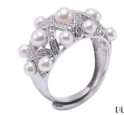 

Charming 3.5-5mm White Round Freshwater Pearl Silver Adjustable Ring in Silver