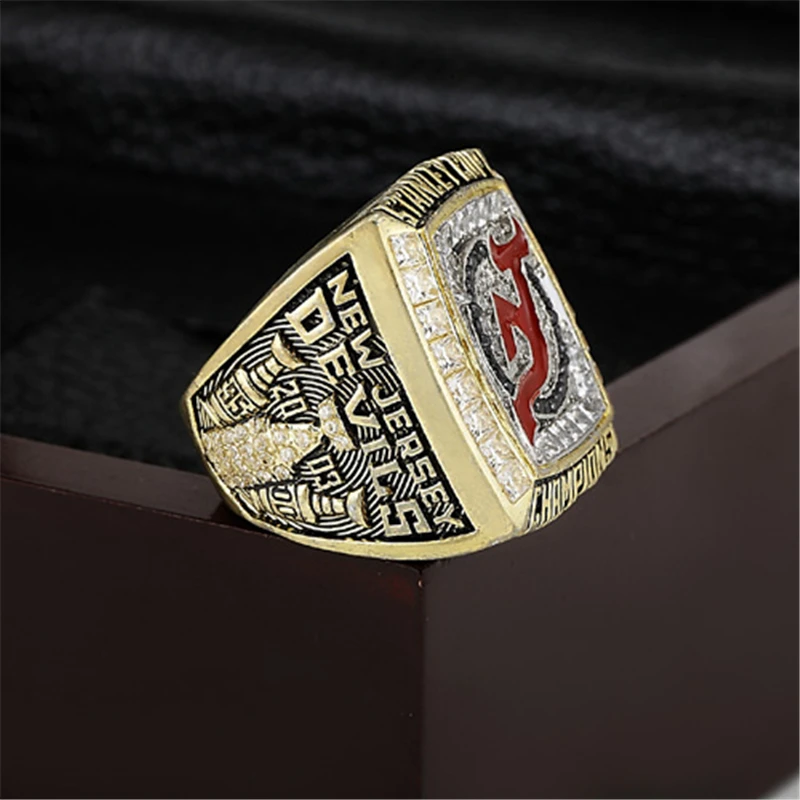 чемпионский перстень вашингтон кэпиталз. перстень за кубок гагарина. кубок гагарина чемпионский перстень. печатка кубка стэнли. перстень стэнли.