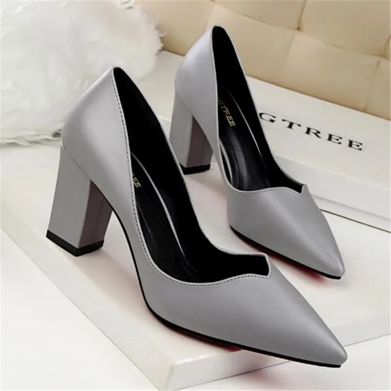 Парадное, тонкое Женская обувь на квадратном каблуке из искусственной кожи женские туфли-лодочки в сдержанном стиле модная обувь на высоком каблуке Острый носок с закрытым носком для офиса офисные туфли