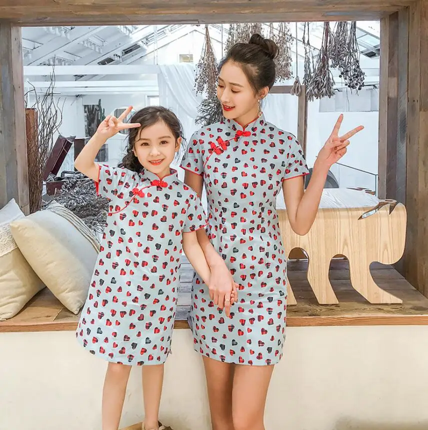 Традиционное китайское платье для мамы и дочки, одежда для маленьких девочек и женщин в стиле Ципао, симпатичный Чонсам больших размеров