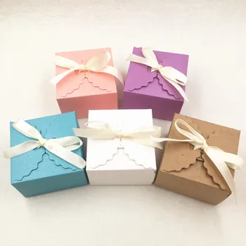 

20Pcs/Lot Free Ribbon Regular Cube Shape Paper Packing Box For Snack Macaron Lollipop Apple Biscuits Cake Gift Box Display Cases