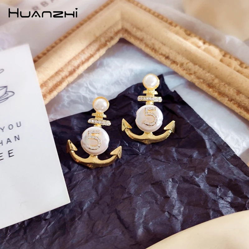 

HUANZHI New 2019 Silver Pin Retro Irregular Pearl Rhinestone Anchor Shape Digital Gold Metal Stud Earrings for Women Girls Party