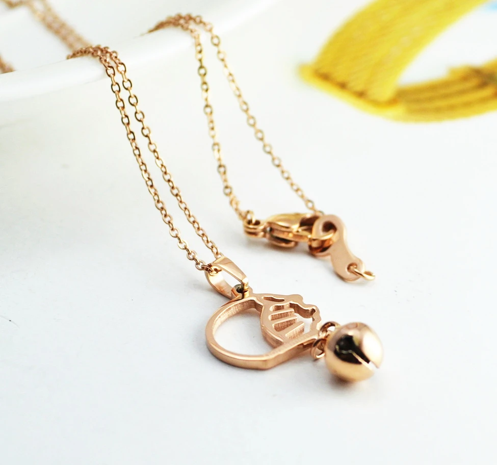 New fashion jewelry Hollow kiss Jingle cats bell pendant necklace