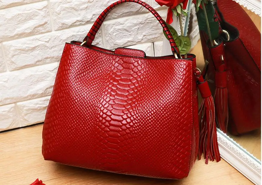 

2019 European style winter genuine leather women's large capacity shoulder bag first layer of cowhide leather lady's handbag