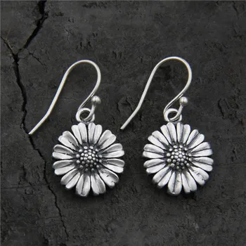 

S925 Silver Qi cute little Daisy Silver Earrings