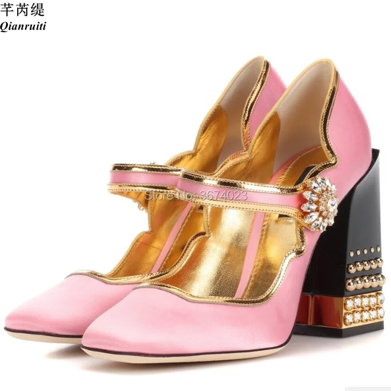 Qianruiti/розовые шелковые женские туфли-лодочки mary jane с золотистой отделкой; браслет со стразами на высоком квадратном каблуке; Новинка; модная женская обувь для подиума