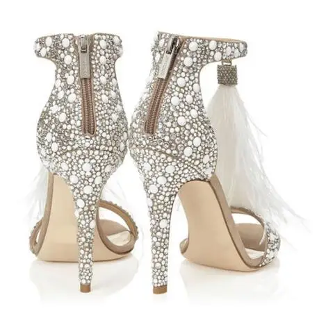 Лидер продаж; украшенные кристаллами белые босоножки на высоком каблуке с перьями бахрома Сандалии со стразами свадебная обувь для невесты Для женщин насосы