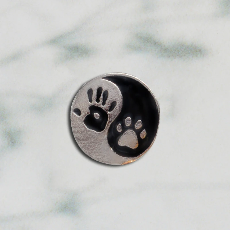 

Pet Jewelry Taiji Ying yang black and white round pendant Human hand print and dog cat paw print pins Lapel pin