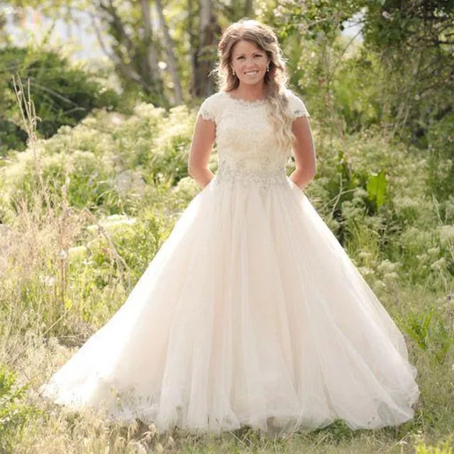 2016 New Long Lace Tulle Ball Gown Modest Wedding Dresses With Short 2016 New Long Lace Tulle Ball Gown Modest Wedding Dresses With Short Sleeves Jewel Neck Court
