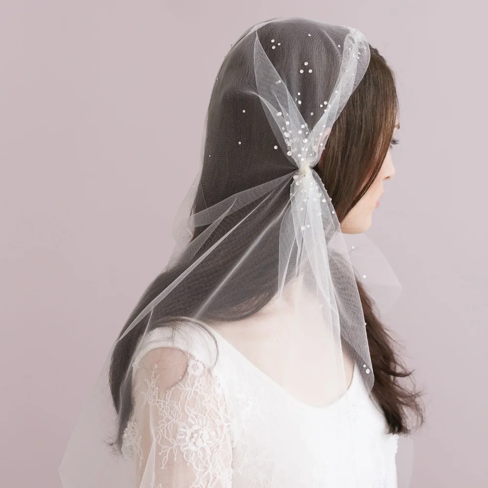 Romantic Fingertip Length Wedding Veils Light Ivory Beads Veil for