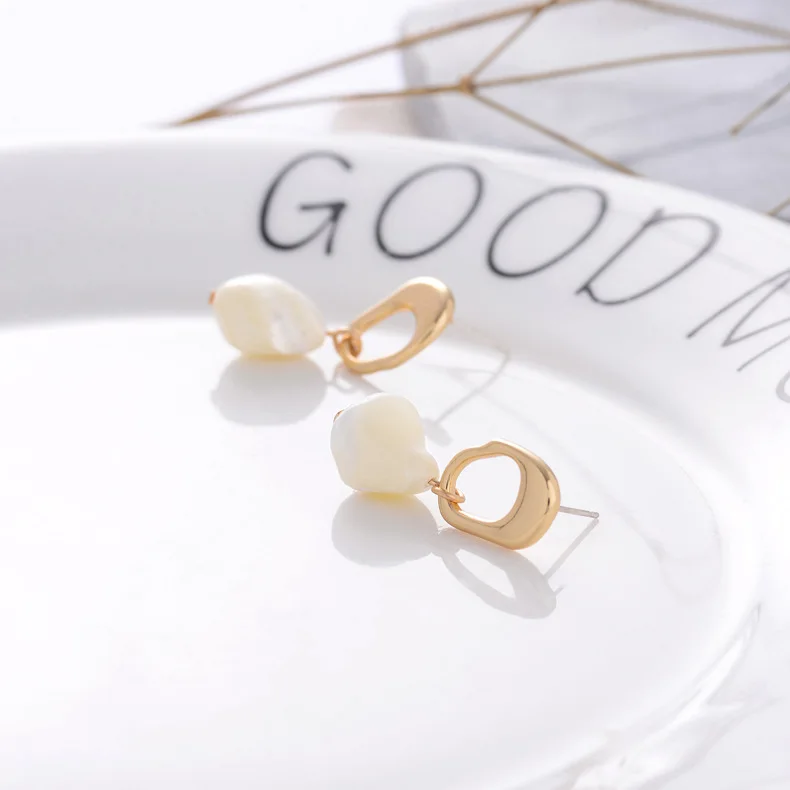 

Europe Simple Hollow Out Geometric Earring Beach Cute Sea Shell Conch Shape Earrings Women Jewelry Gfit