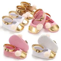 Платье для малышей ботиночки для новорожденной кожаные туфли с меховым помпоном для маленьких девочек prewalking обувь зимняя обувь для