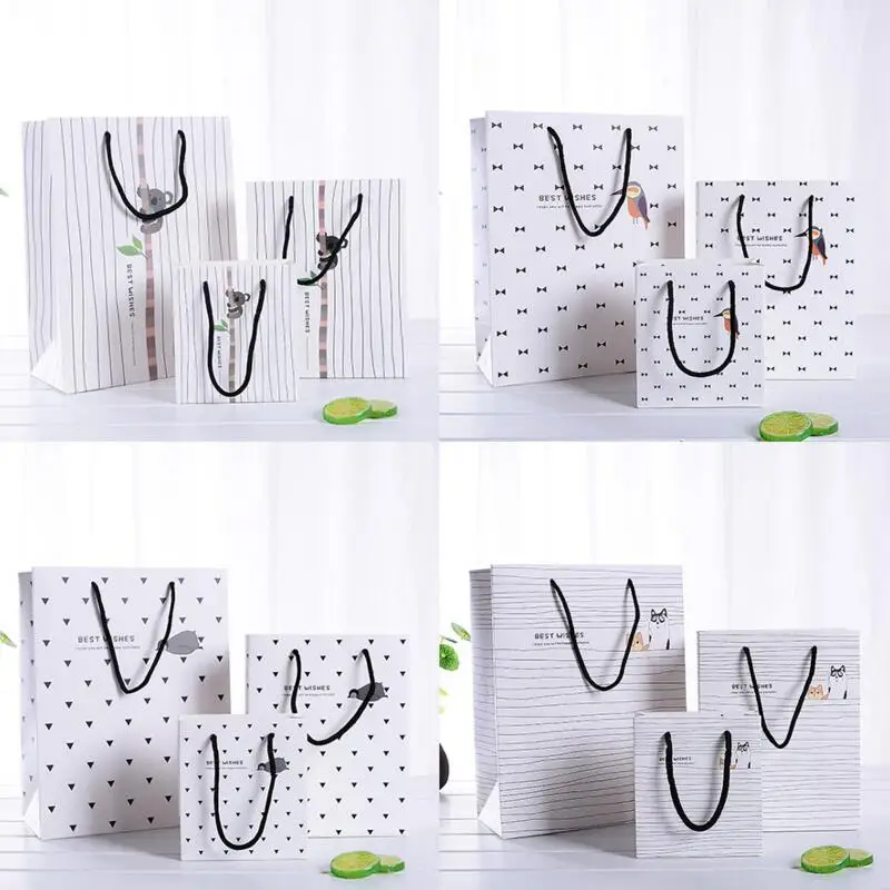 

20pcs/pack Hand-drawn Cartoon Woodpecker Pattern Paper Handbags Xmas Party Favor Gifts Packing Cases Paper Gift Bag