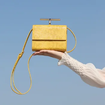 

Textured Snake Personality Handbags Female 2019 Spring New Tide Shoulder Diagonal Small Square Bag