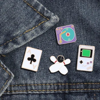 

Family Funny Game Poker Brooch Pins Music machine Hat Enamel Pin Brooches Unisex Denim Collar Badge Needle Accessories Jewelry