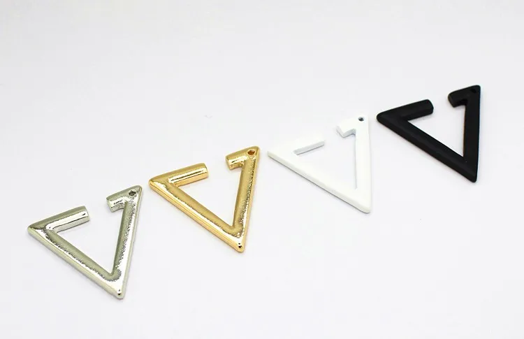 Новые черные Простые открытые панковские треугольные геометрические серьги-манжеты для женщин и мужчин, модные золотые серьги-клипсы