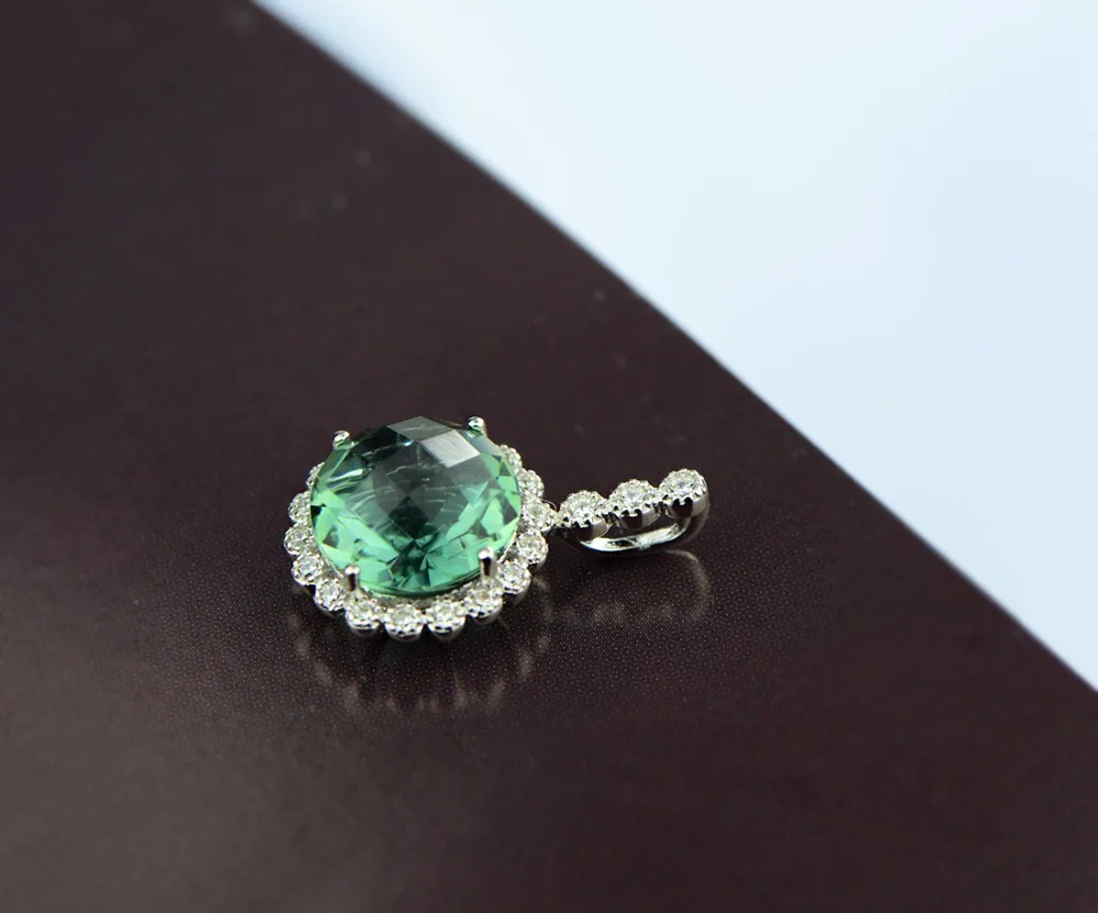 4409952898_985256804