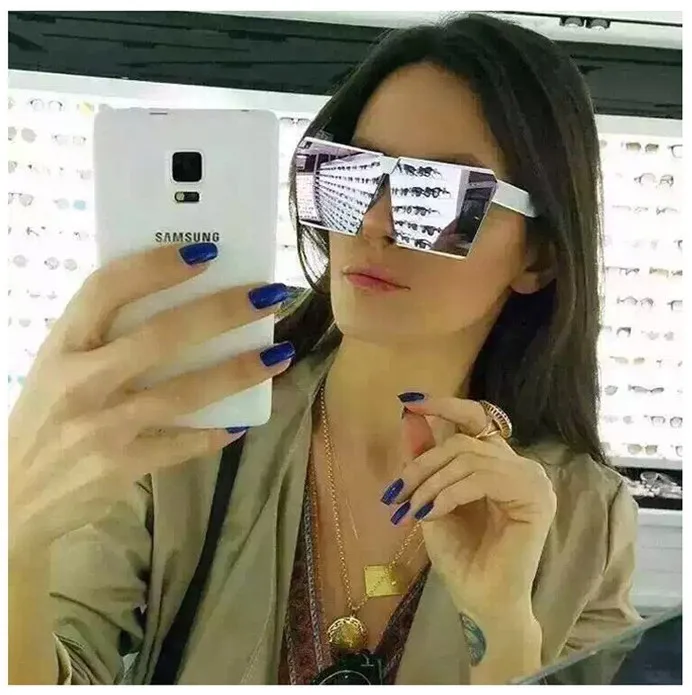 4052080825_1103252507